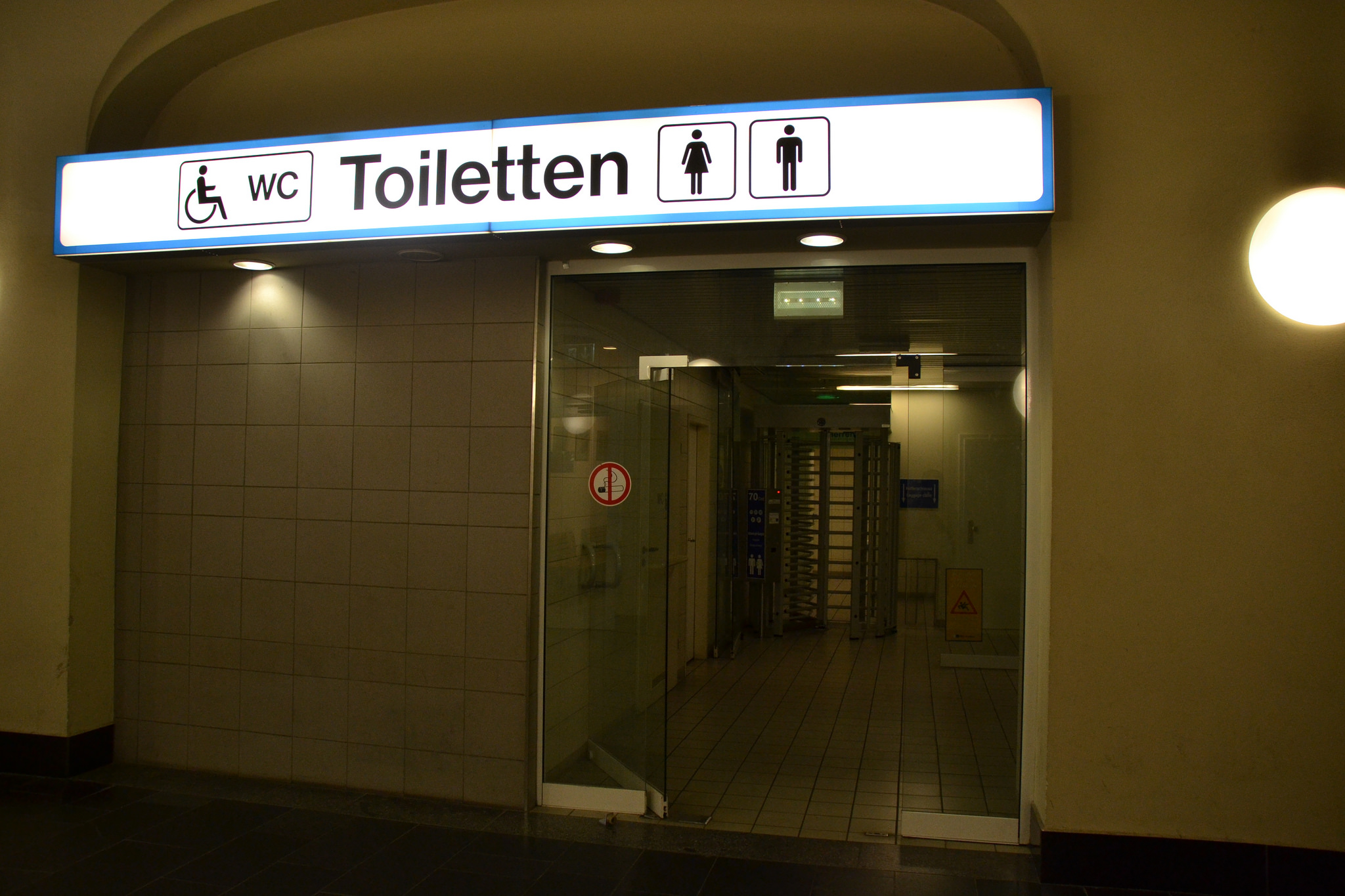 ドイツの公衆トイレはほとんどが有料 【雑貨買い付けの旅2014】 nido coffee and vintage